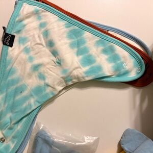 Kyte BABY Teal & White Tie-Dye Swaddle with Rust Trim